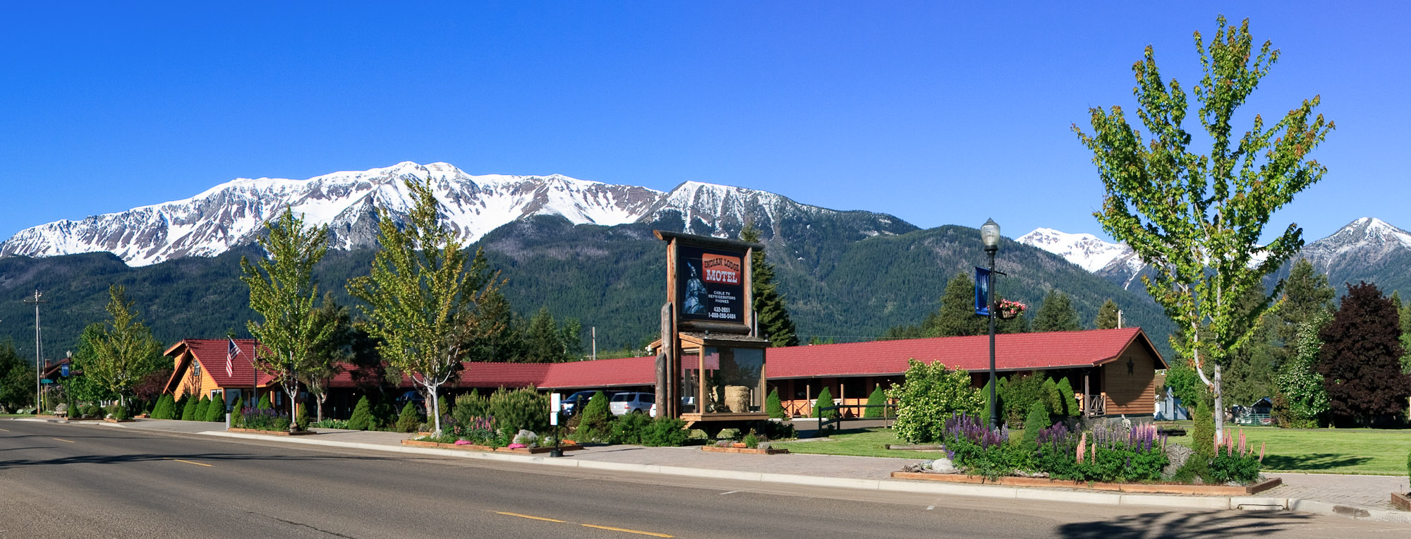exterior of motel with mountains in the background