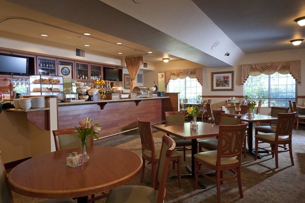 Restaurant with tables, chairs, and a counter.