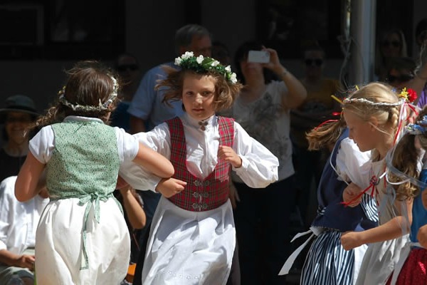 kids in Scandinavian dress dance together