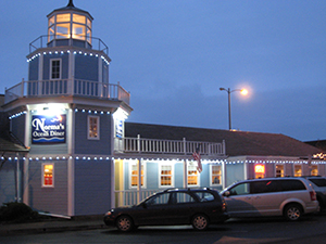 exterior of restaurant building shaped like lighthouse