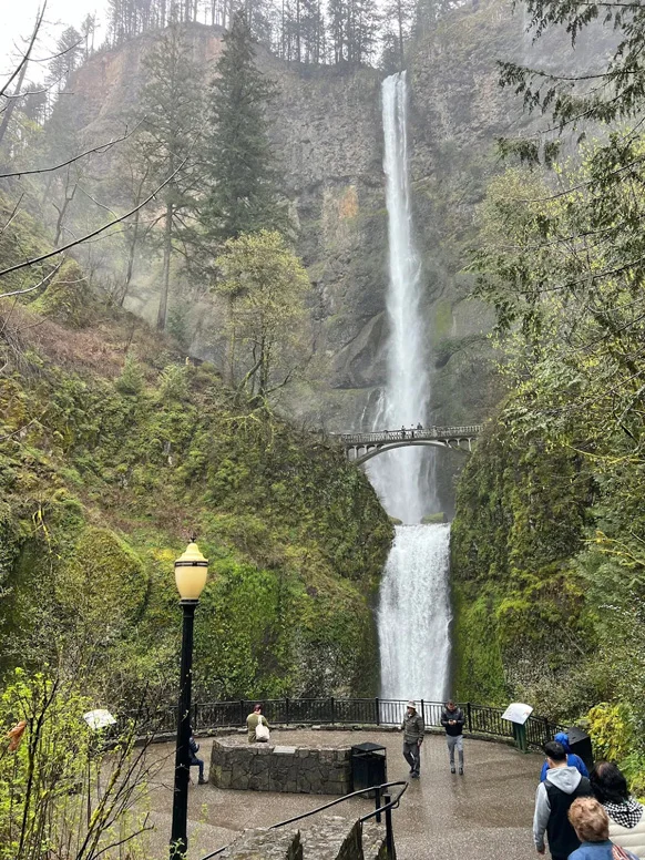 Multnomah Falls waterfall.