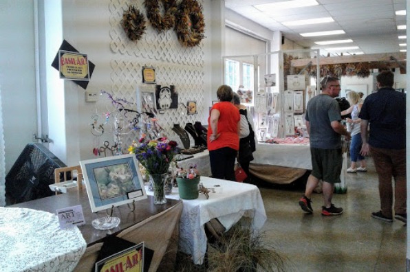 art and jewelry vendor booths