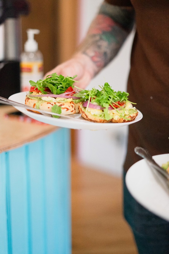 sliced bagel with cream cheese, onion and arugala