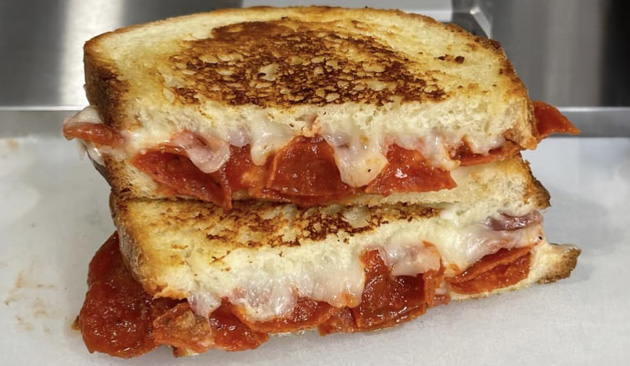 Cheesy pepperoni grilled sandwich