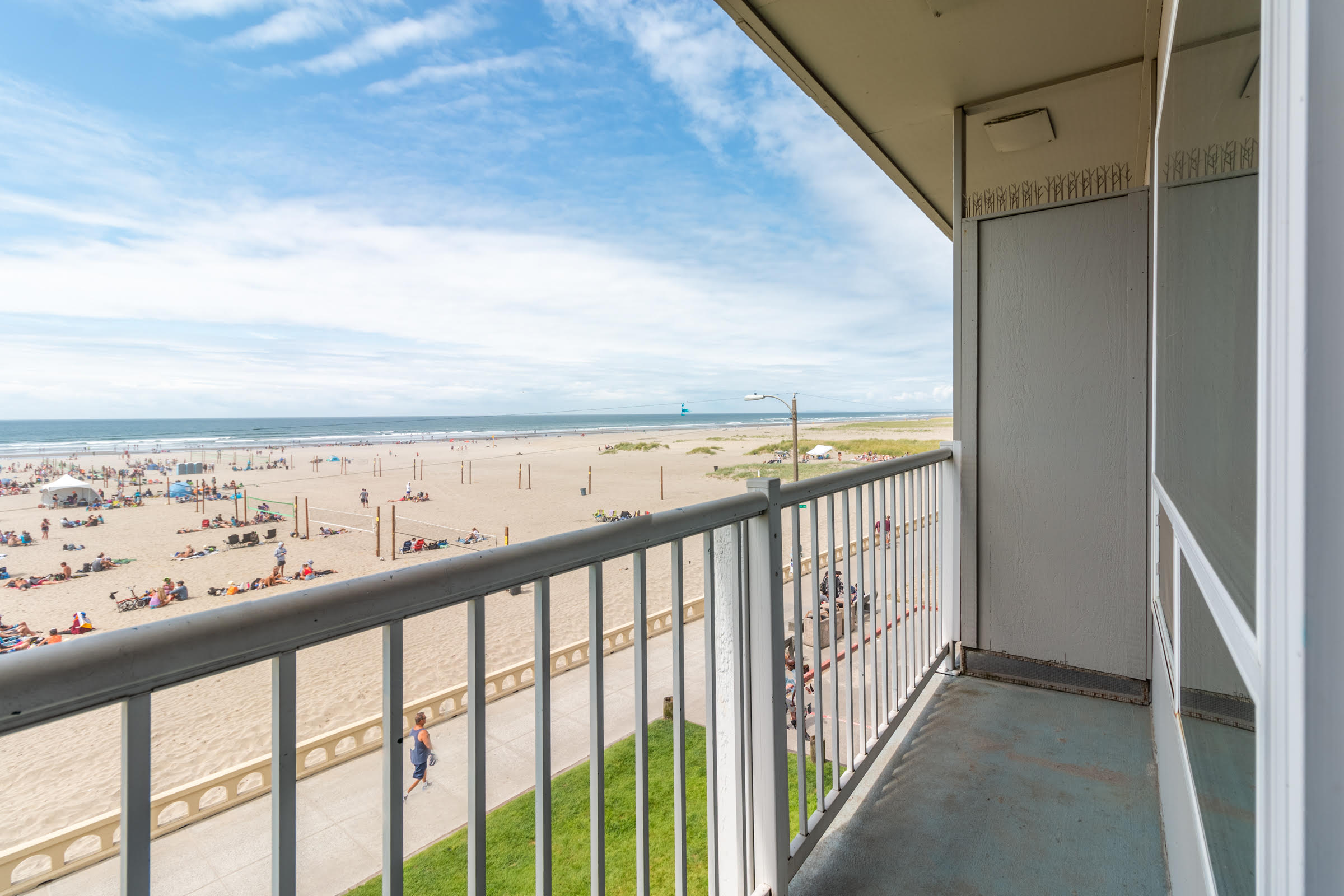 Seashore-Inn-balcony-2021-10.jpg