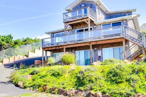 Vacasa Vacation Rentals - Depoe Bay.jpg