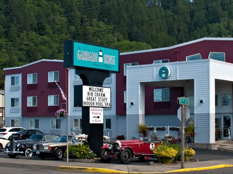 Garibaldi House Inn & Suites.jpg