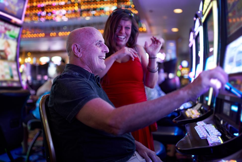 The casino features 500 slots, 8 Blackjack tables, the Cottonwood Restaurant,and the Tule Gril.