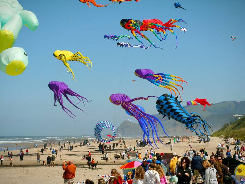 Giant octopus kites at Lincoln City's Fall Kite Festival
