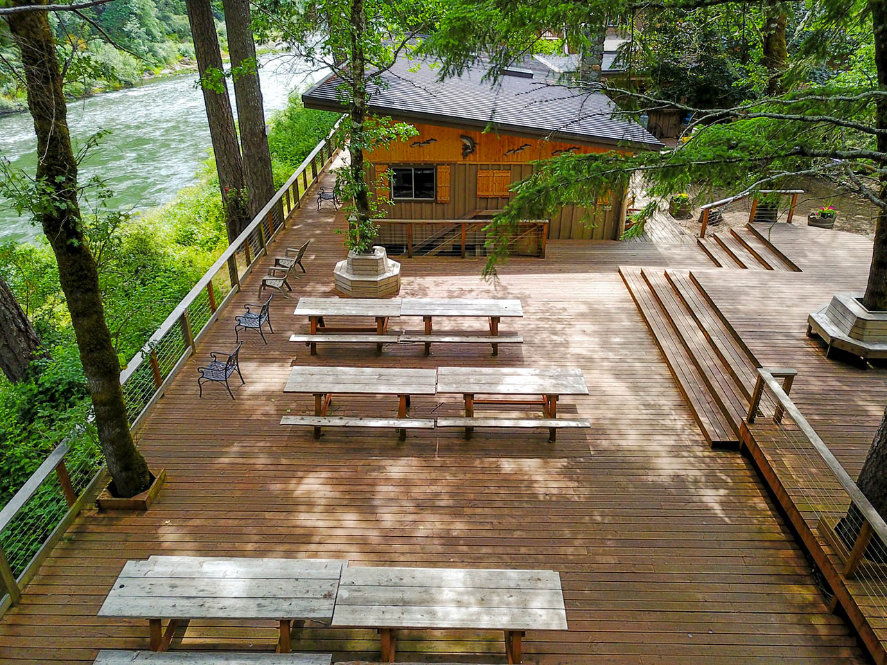 Outdoor-Deck-2-Paradise-Lodge-Agness-Oregon.jpg
