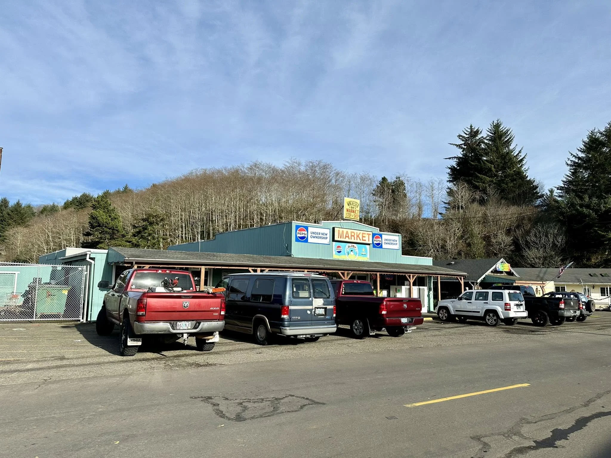Hilltop-Market-Deli-Tackle-4.jpg