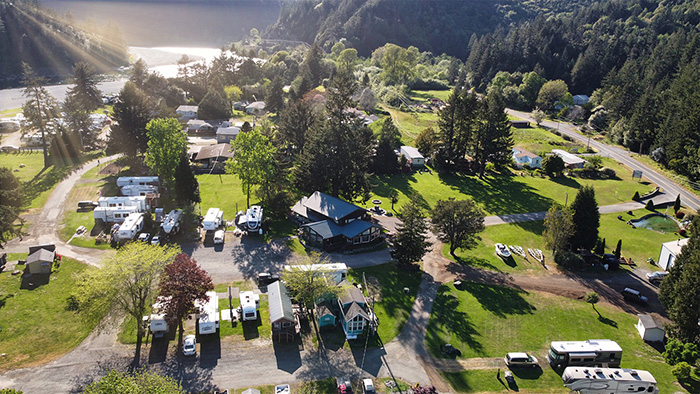 Overhead view of Kimball Creek RV Resort and the Rogue River