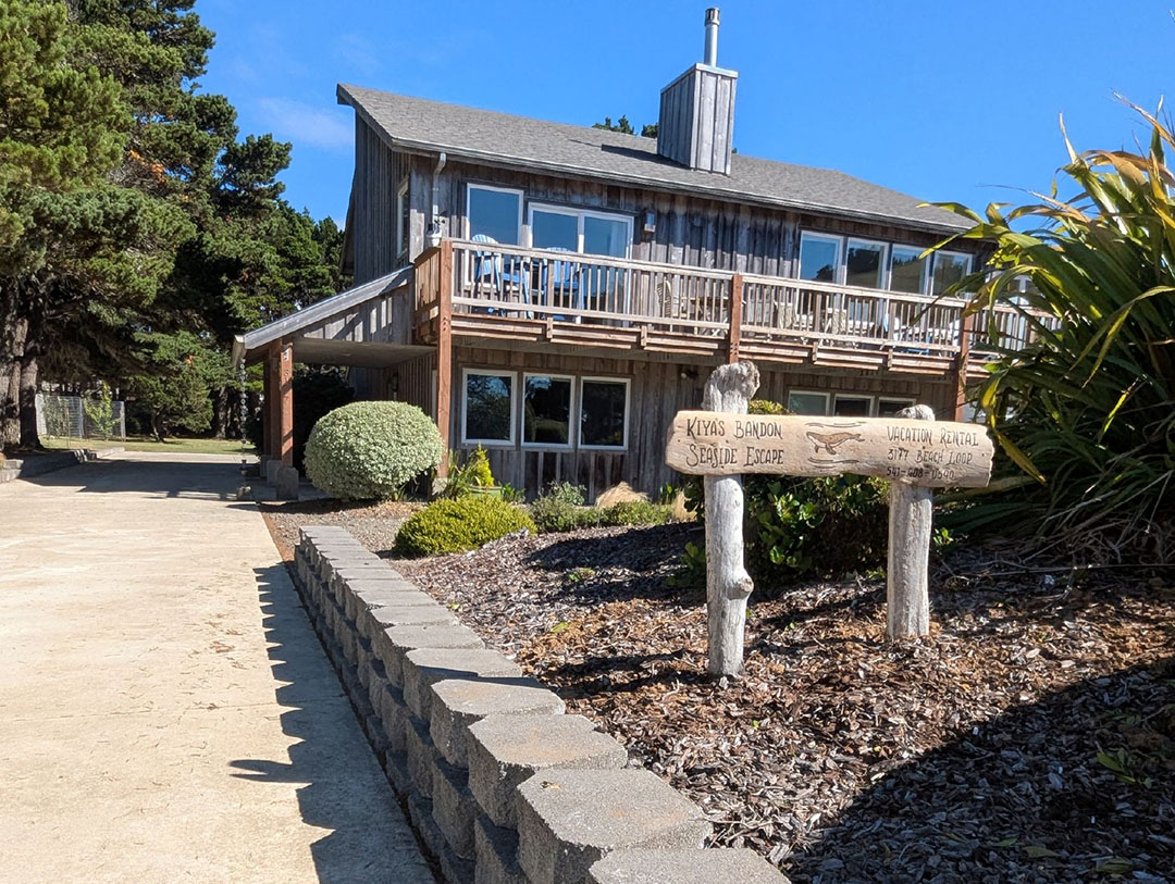 Bandon-Seaside-Escape-Vacation-Rental-Bandon-Oregon-by-Kenny-Roberts.jpg