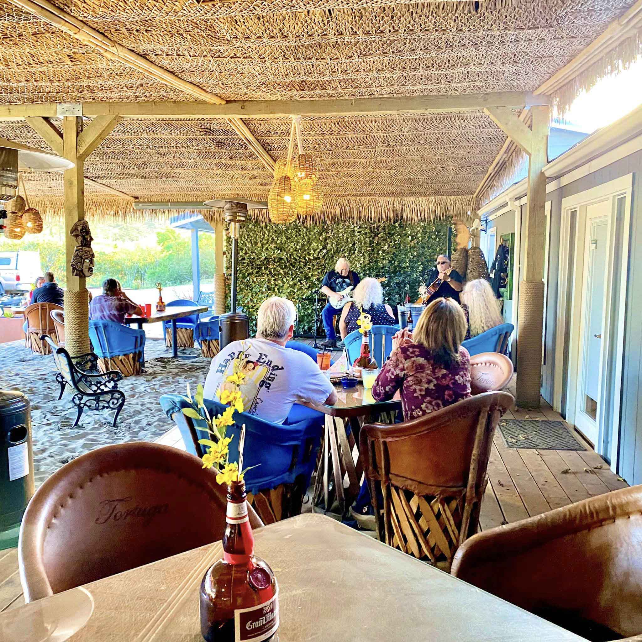 Outdoor dining at Turtle Rock Beachside Cafe in Gold Beach, Oregon