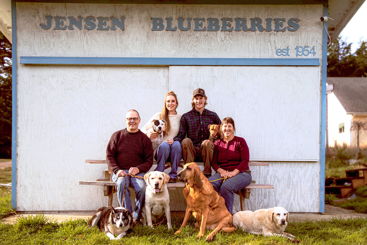 Family-Jensen-Blueberries-Langlois-Oregon.jpg