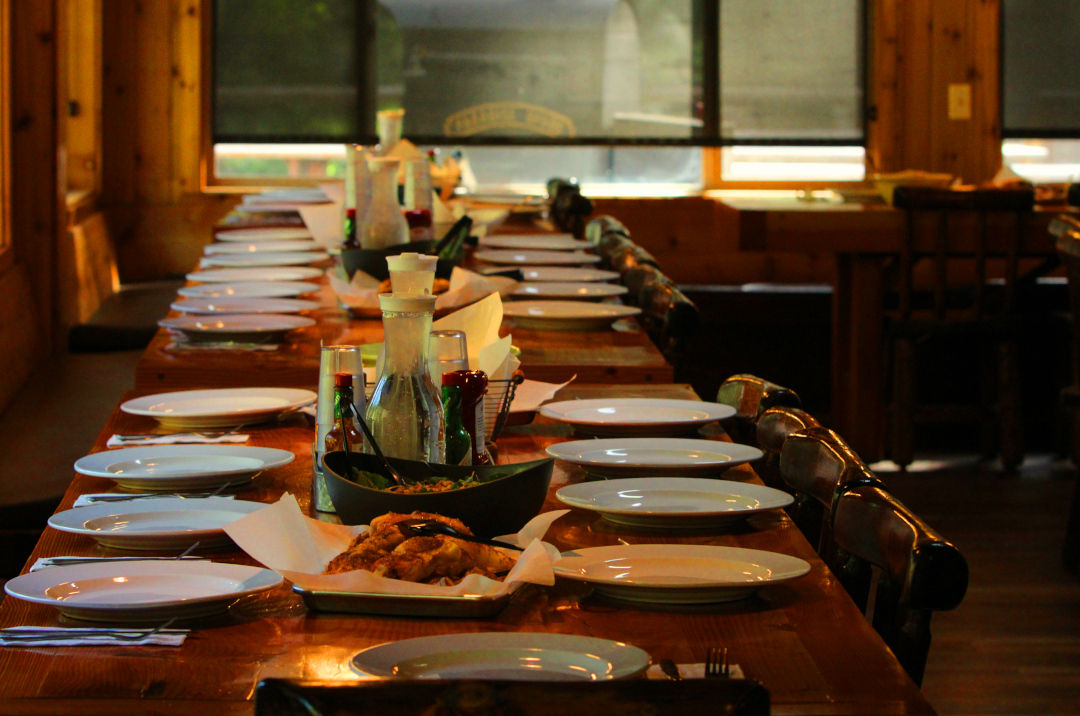 Dining-Room-2-Paradise-Lodge-Agness-Oregon.jpg