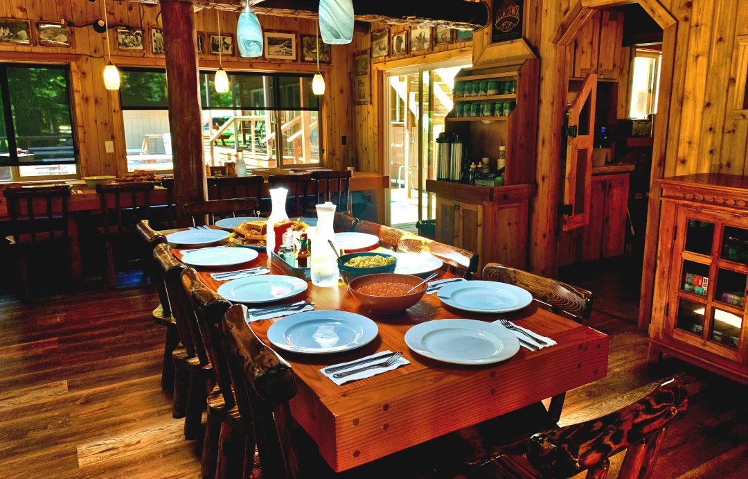 Dining-Room-Paradise-Lodge-Agness-Oregon.jpg