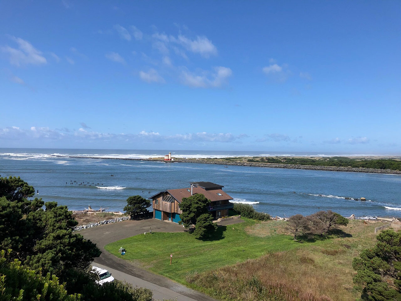 Aerial view of Lighthouse River Inn in Bandon, Oregon