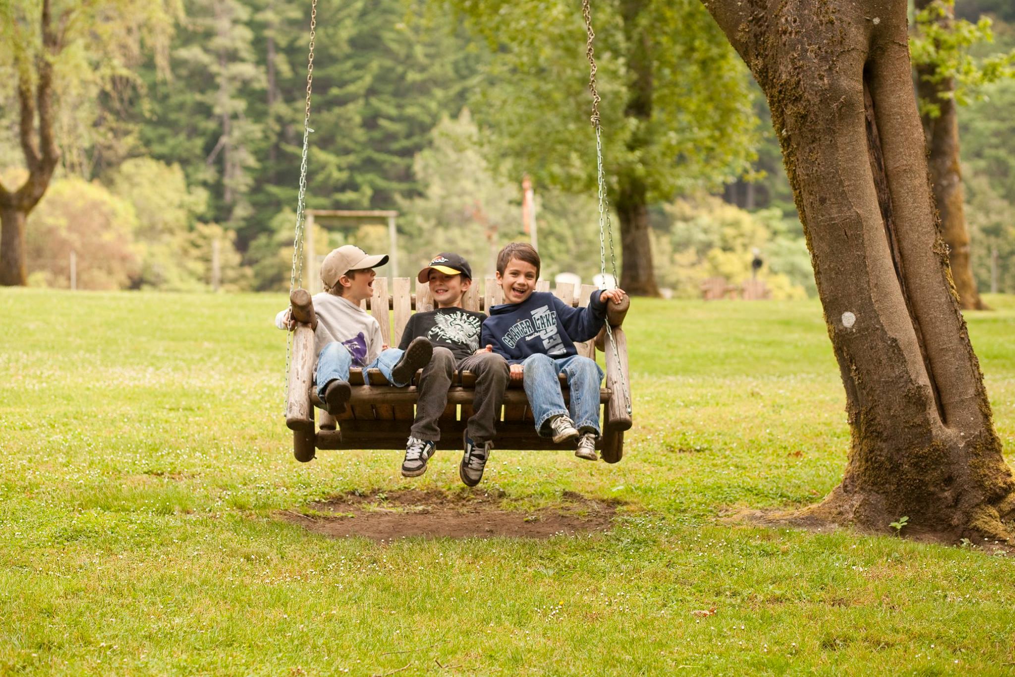 Kids-on-Swing-Paradise-Lodge-Agness-Oregon.jpg