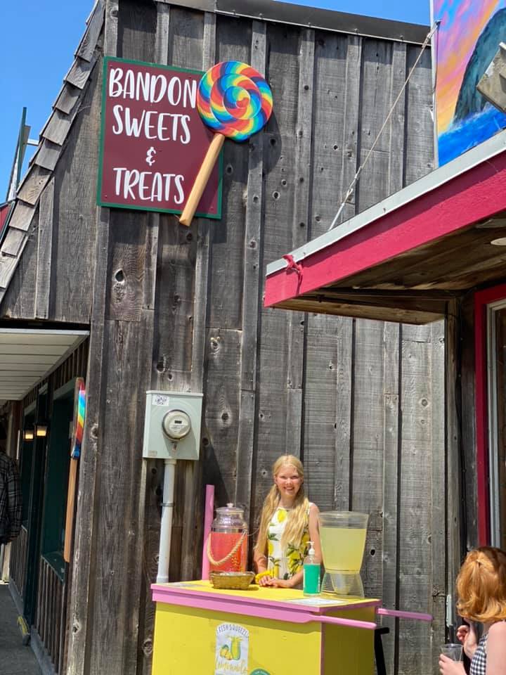Lemonade stand at Bandon Sweets & Treats in Bandon, Oregon