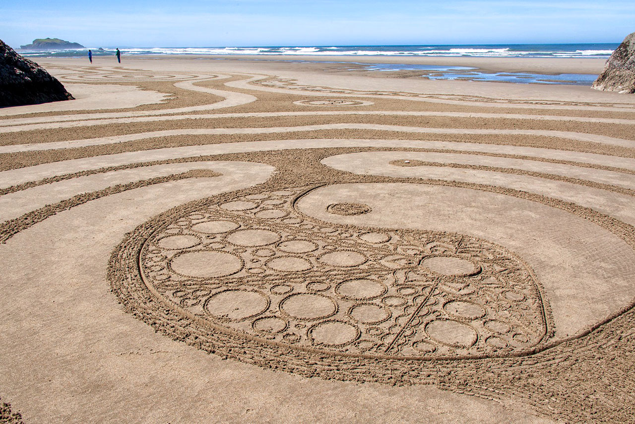 Sand art by Circles in the Sand in Bandon, Oregon