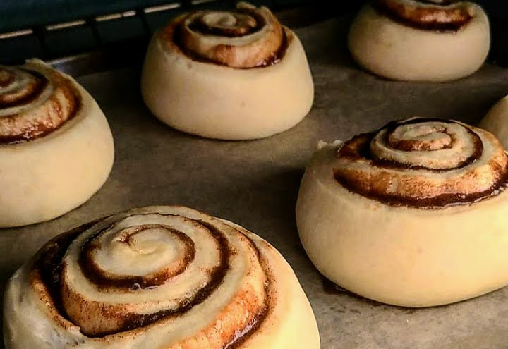 cinnamon rolls on sheet pan ready to bake