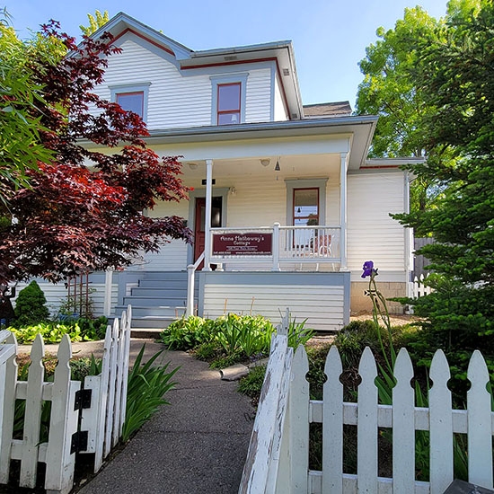 Homey B&B minutes from Oregon Shakespeare Festival campus