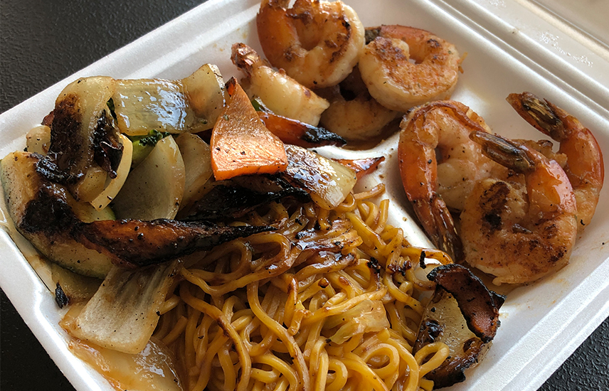 Yakisoba noodles, grilled vegetables and shrimp