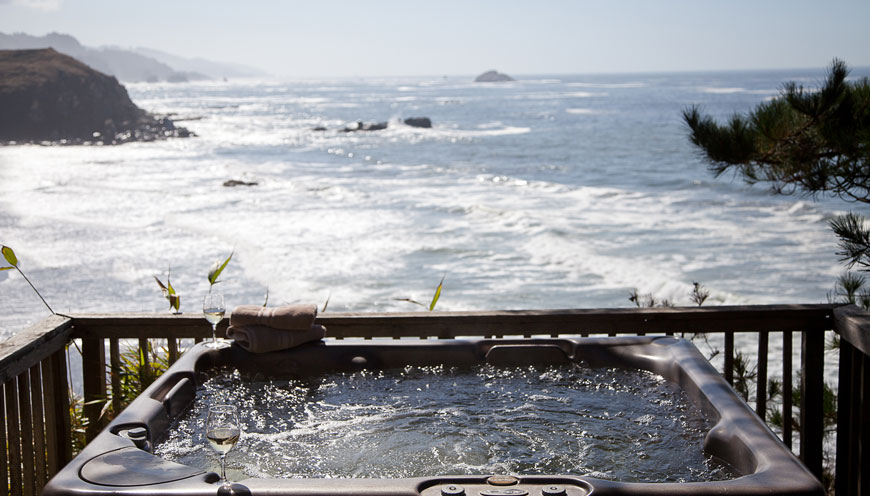 Private hot tubs overlooking ocean