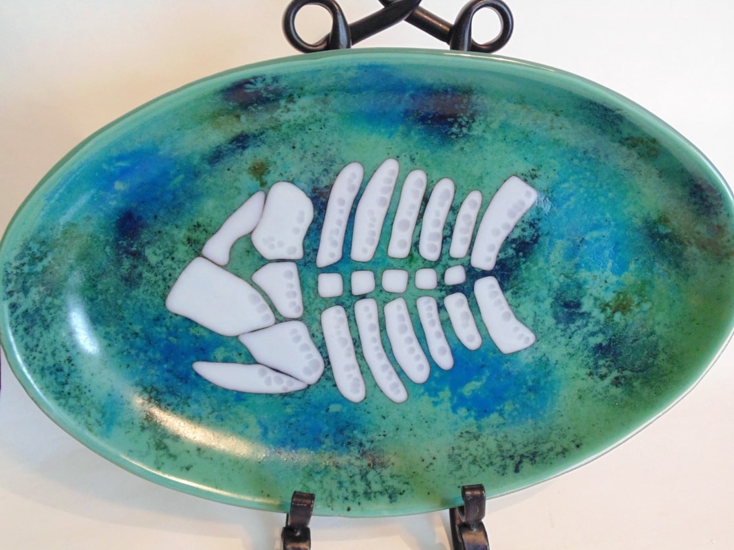 Fish platter with blue and green