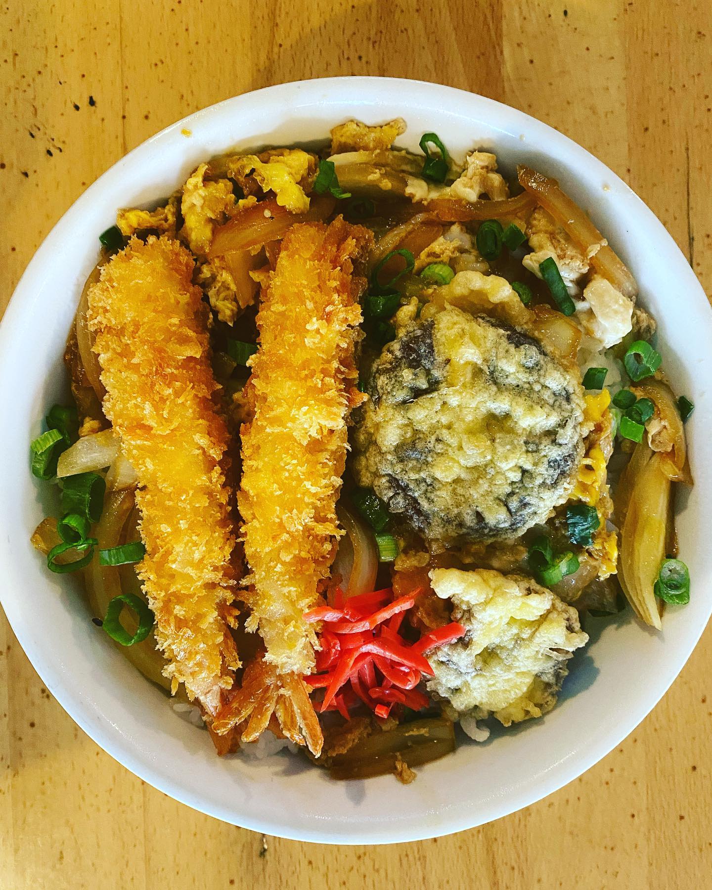 A bowl of tempura ramen with shrimp.