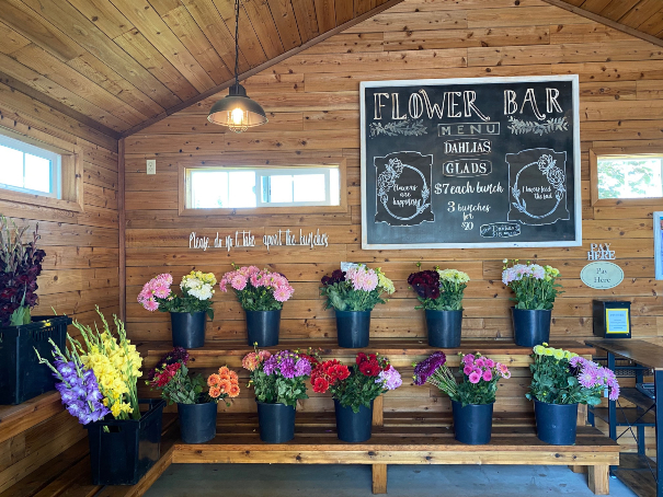 A flower bar that sells different type of flowers.