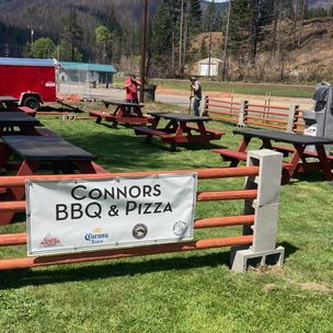 Connor's BBQ at Detroit Lake outdoor seating and sign.
