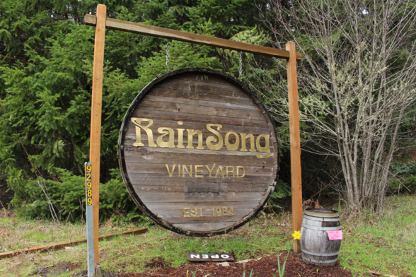 Picture of Rainsong Vineyard's sign.