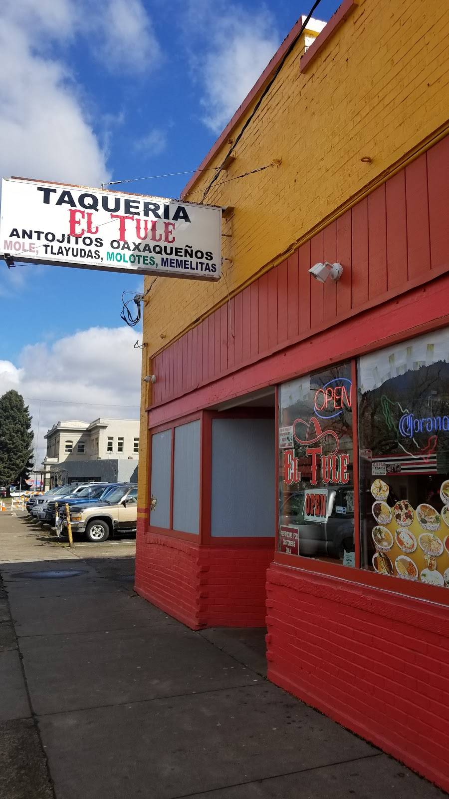 El Tule Taqueria Store Front
