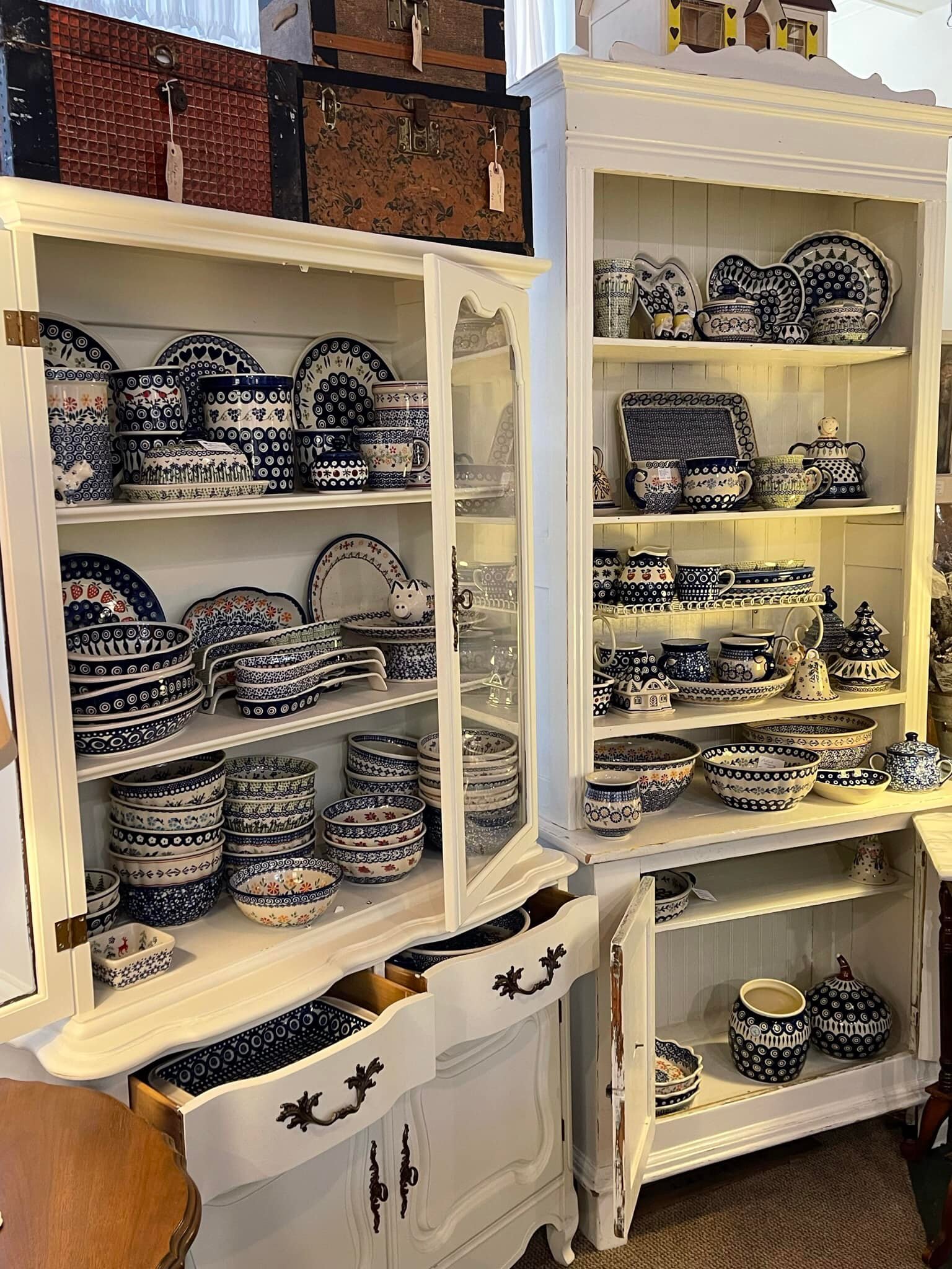North Star Antiques and Collectables Shelves