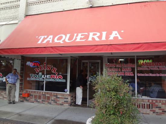 Luis's Taqueria Store Front