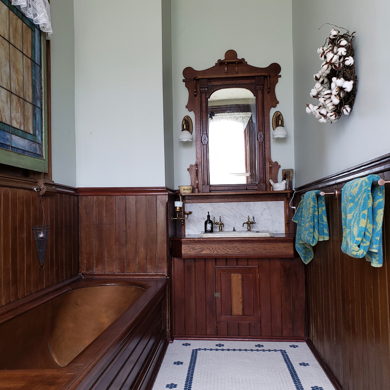 Daniel Knight Warren House bathroom with copper tub