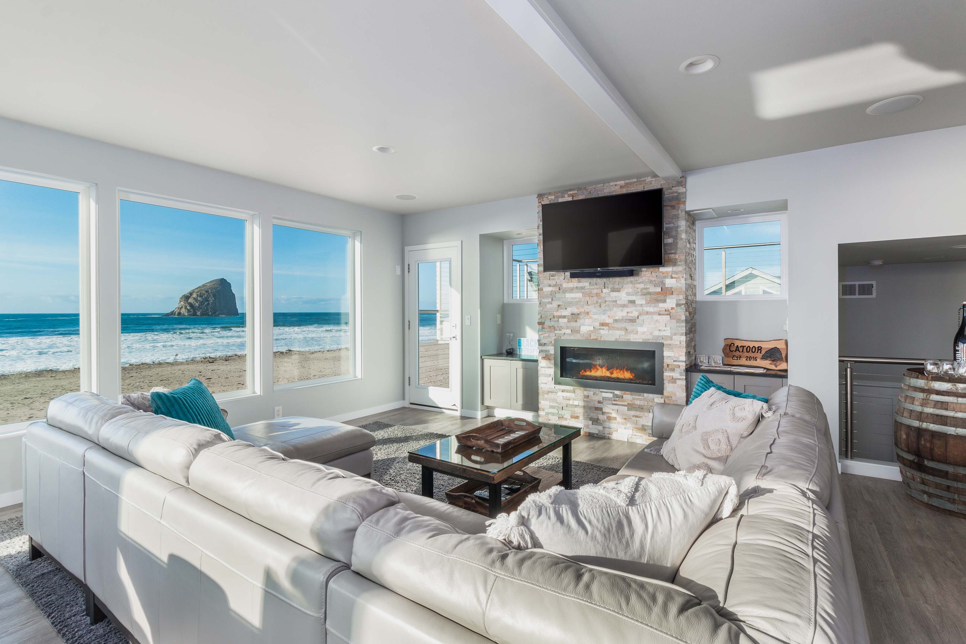 pacific city #150 Catoor luxury oceanfront home living room