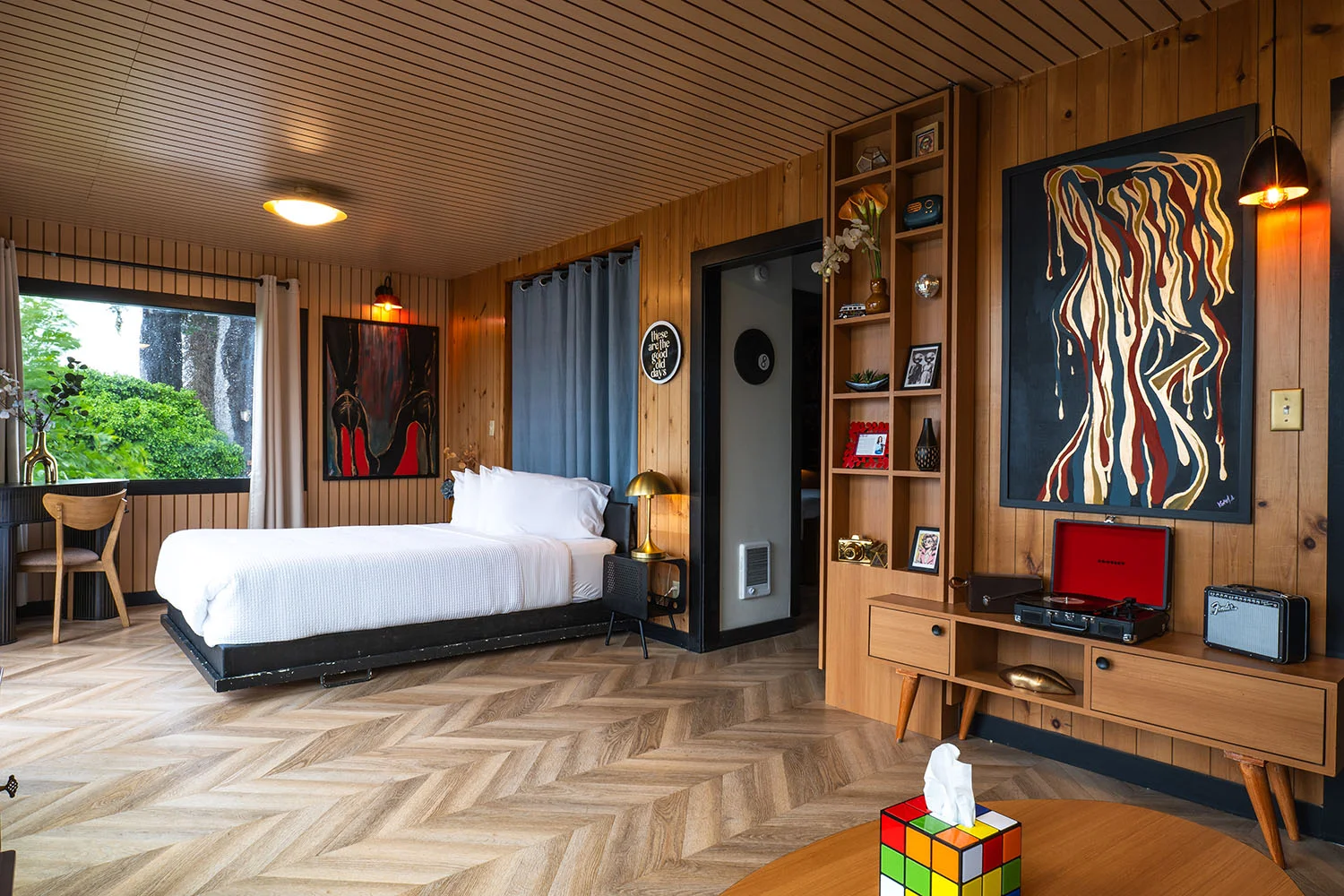 The Florentine Waterfront Hotel Record Room bedroom