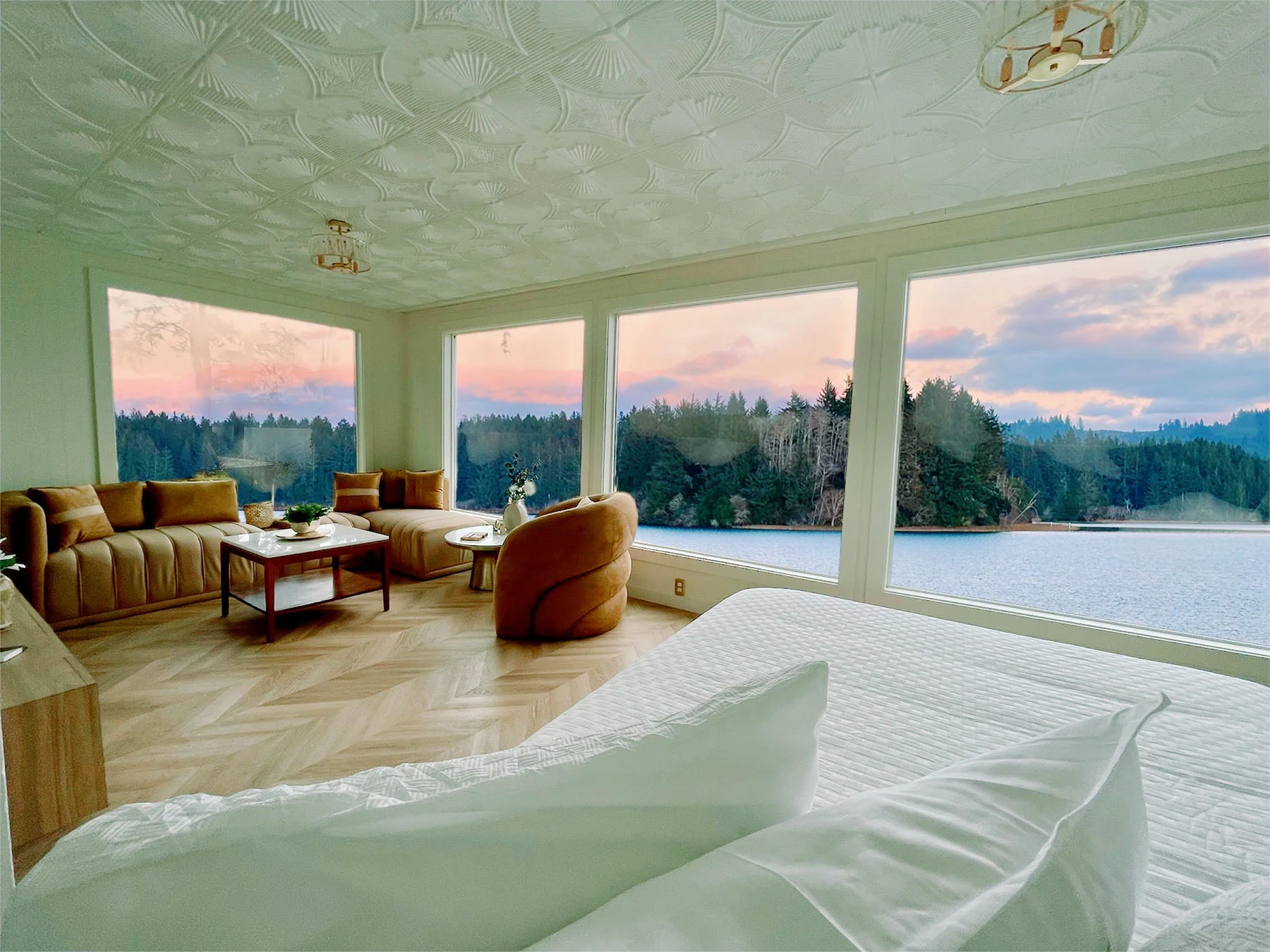 The Florentine Waterfront Hotel Vanilla Villa living room with sunset view