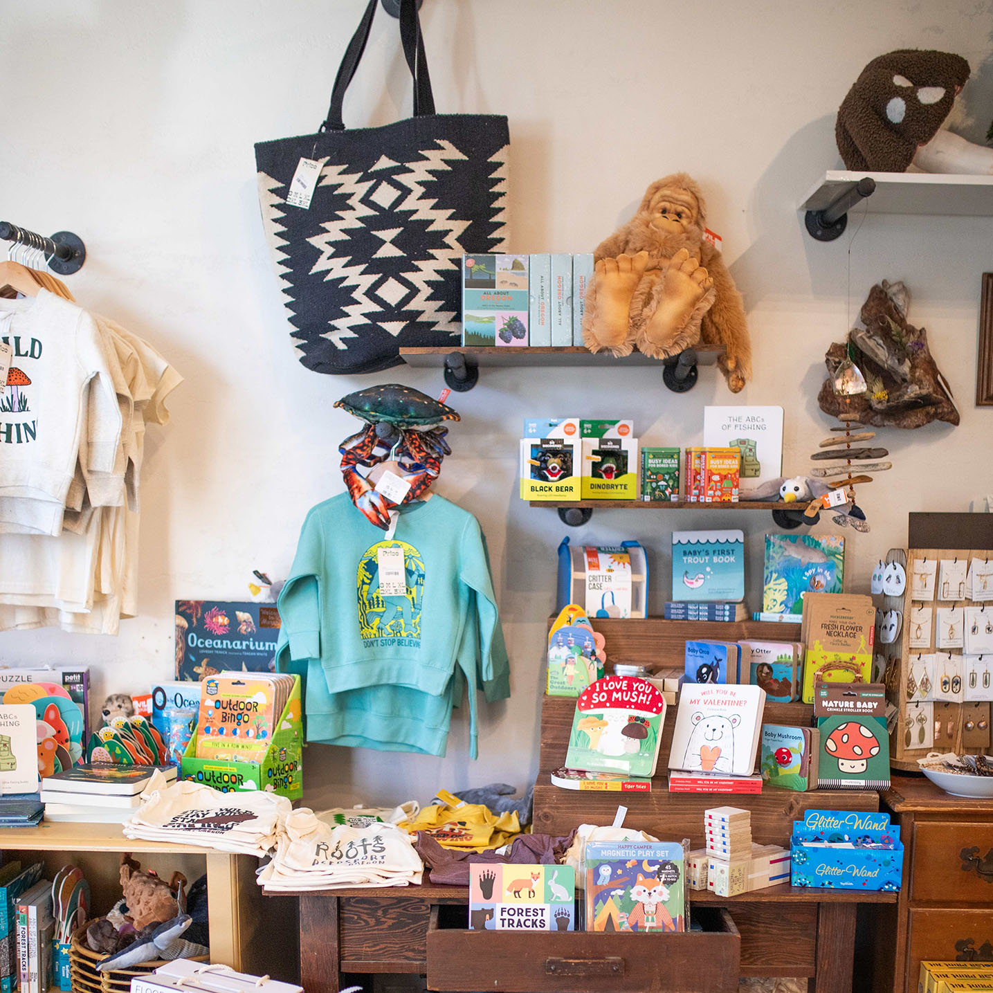 Oregon themed merchandise at Umpqua Trading Co.