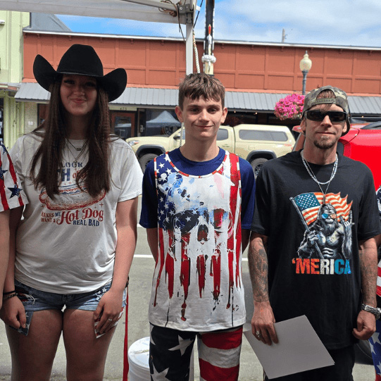 06 - Red White Blue Outfits at Reedsport Vendor Markets.jpg