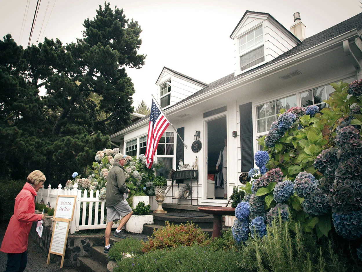CottageTour_Homepage_Option1_HydrangeaCottage1.jpg