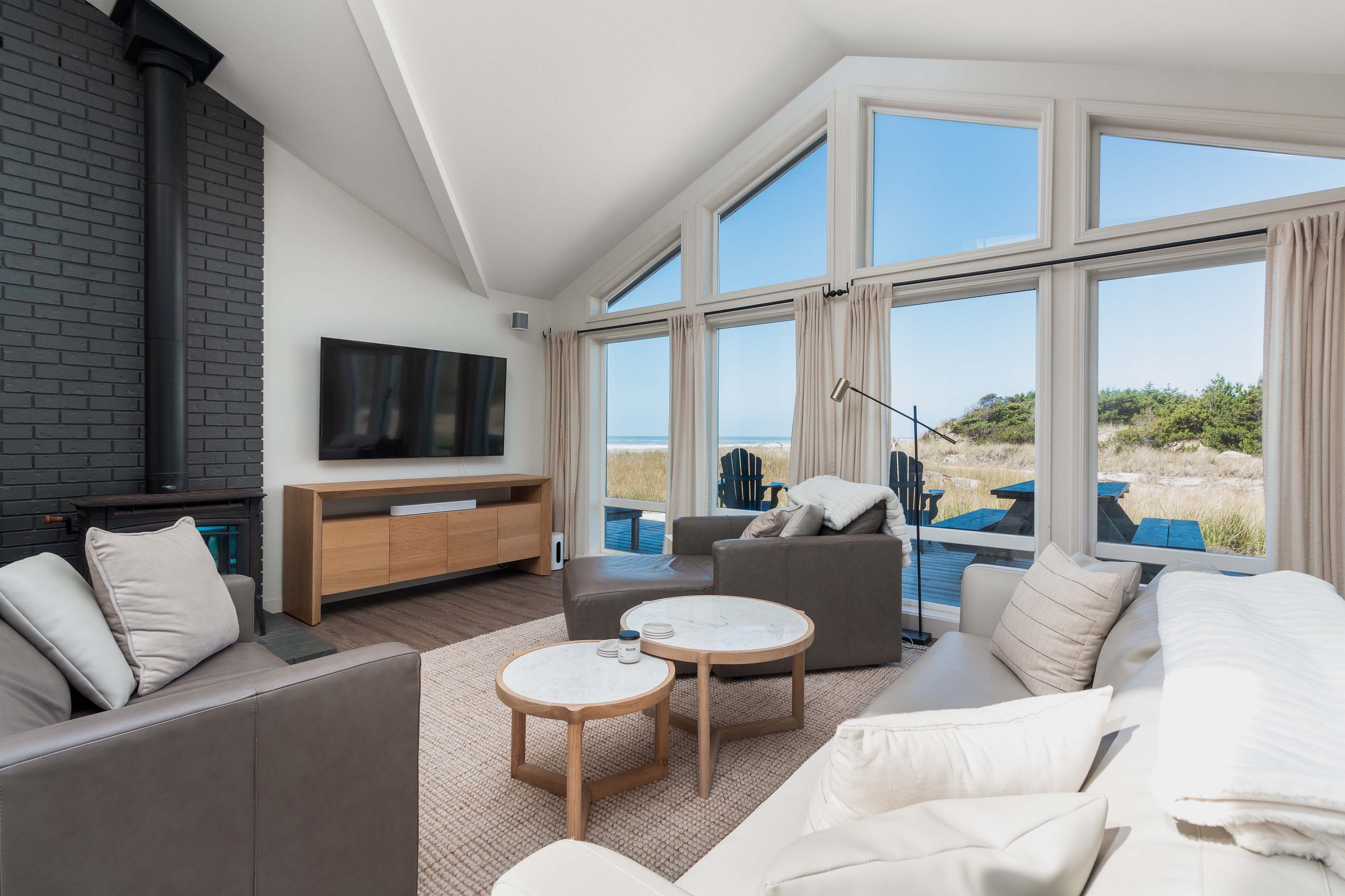 #187 Neskowin North oceanview vacation rental living room
