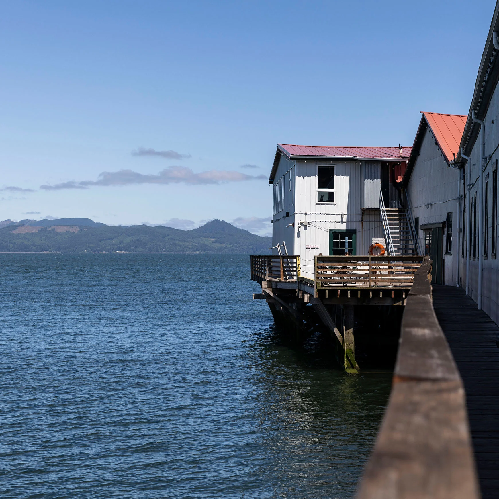 OleBob_s Seafood Market exterior on Astoria_s Pier 39.jpg
