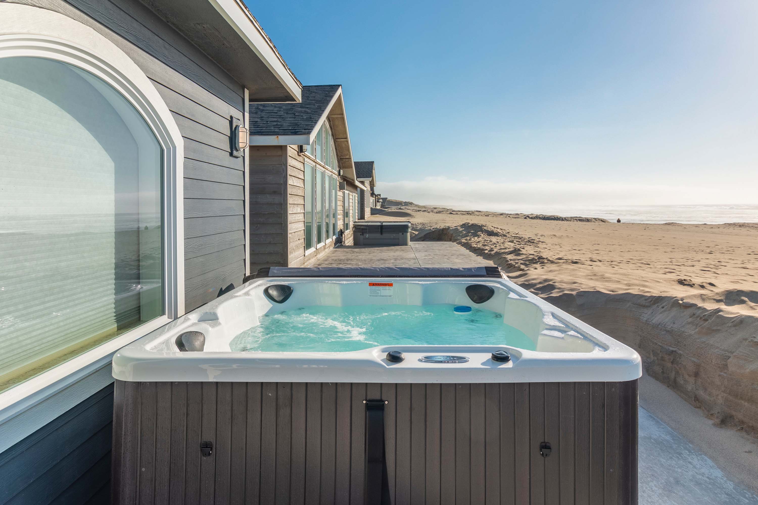 Beachlandia outdoor hot tub Pacific City Oregon