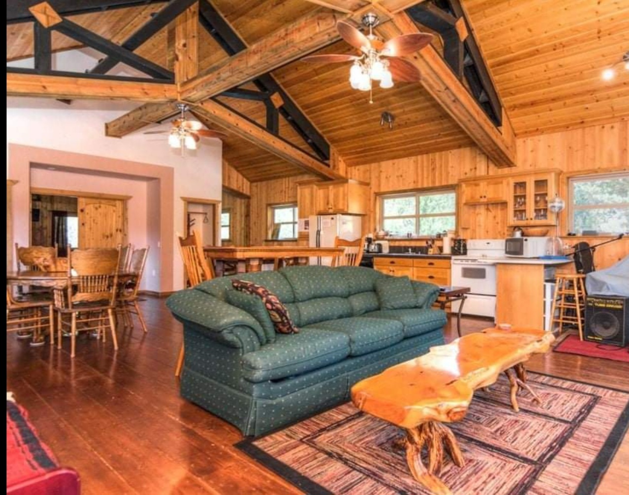 DiamondStone Guest Lodges