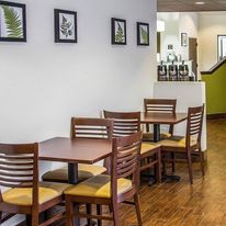 Dining area in Sleep Inn of Roseburg