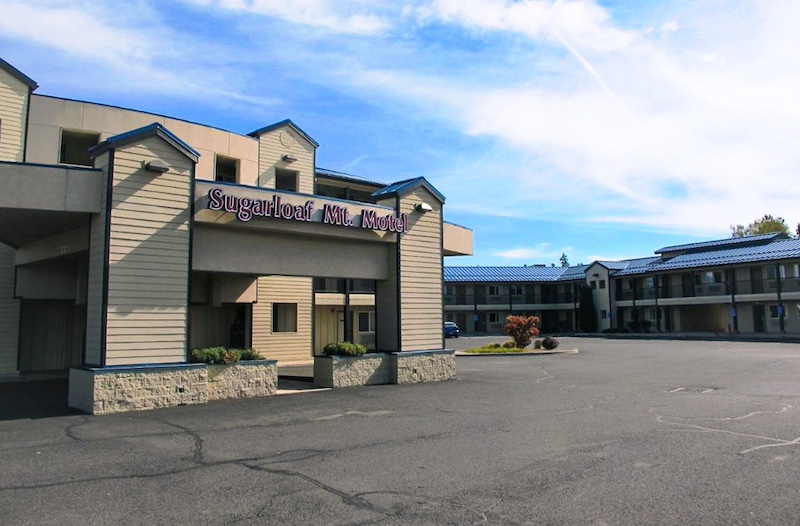 exterior of multi story hotel and parking lot